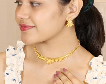22K yellow gold necklace set jewelry, featuring a traditional South Indian design with textured drop motifs, OS3516