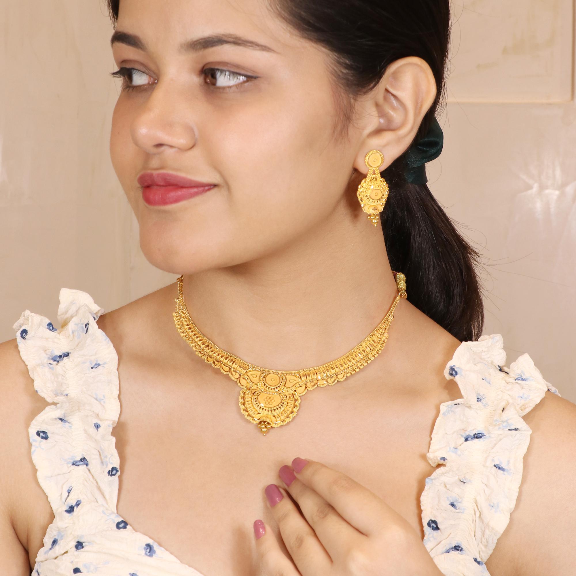 Elegant 22kt Yellow Gold Choker Necklace Set, Traditional Pendant