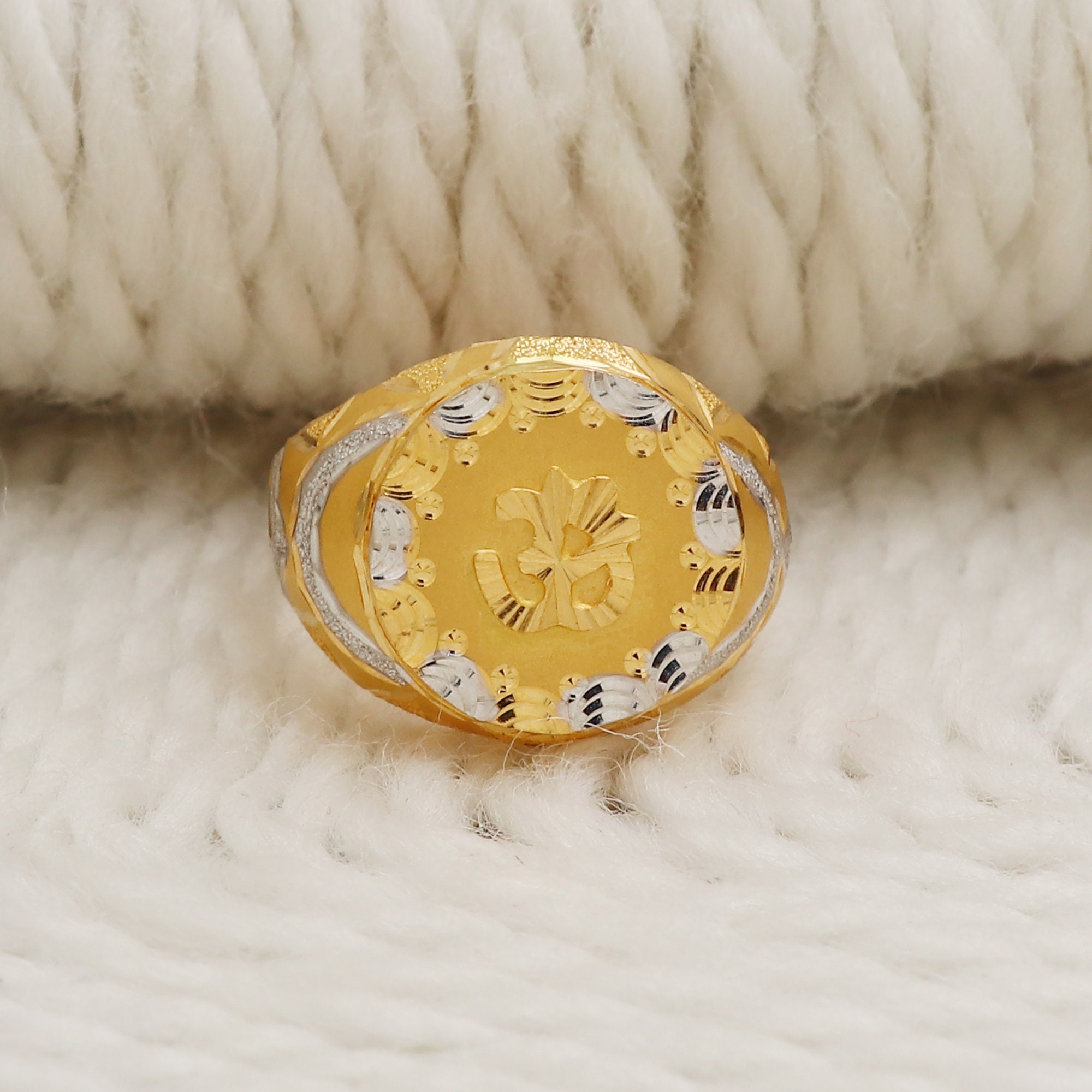 IndianJewelry ＊RINGのみ Double Tone 22k Fine Gold Ring Featuring a Om Symbol Handcrafted
