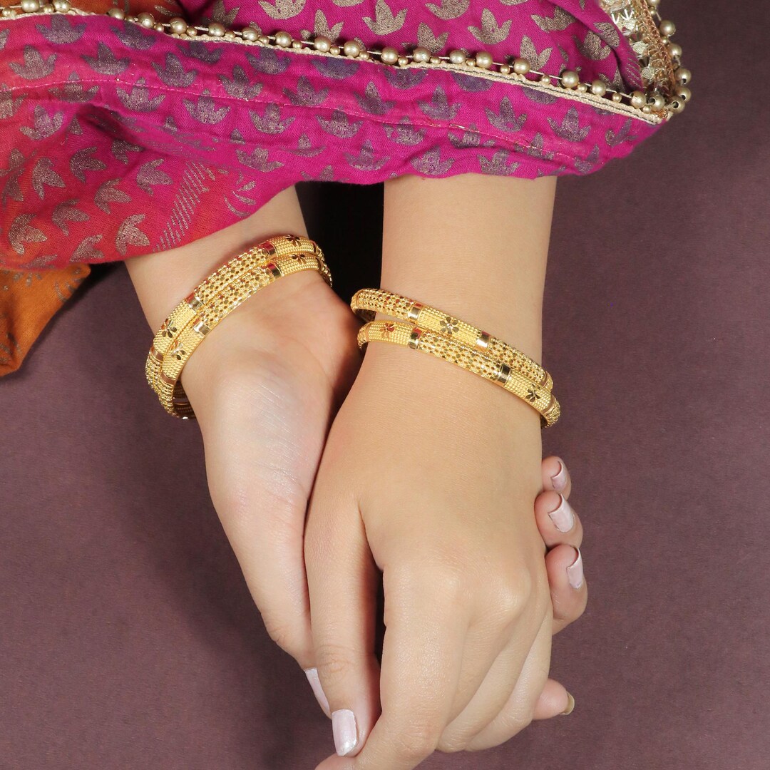Fine Workmanship 22K Gold Floral Texture Bangles Cuff Bangle