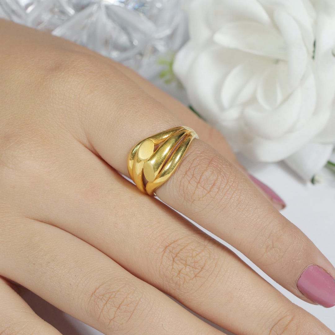 Bewitching 22 Karat Yellow Gold Handcrafted Geometric Finger Ring