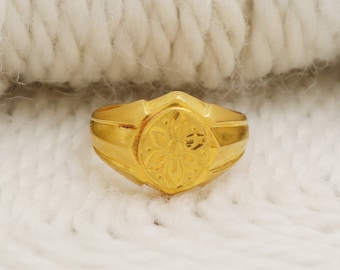 Anillo para hombre en oro amarillo de 22 quilates con diseño floral en el centro, OOS1833