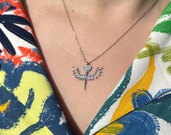 Colar de coração com asas de anjo em prata esterlina: pingente de zircônia e arcanjo Miguel