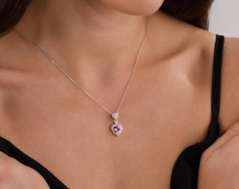 Colar de prata esterlina com pingente de coração duplo e zircônia cúbica rosa, joia romântica para o Dia dos Namorados.