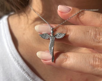 Colar de anjo da guarda em prata esterlina: espada alada de zircônia