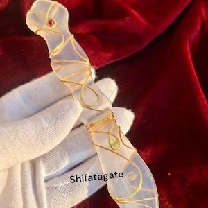 Selenit Kristall Wire Wrap Zauberstab: Handgefertigte Energie der Heilung