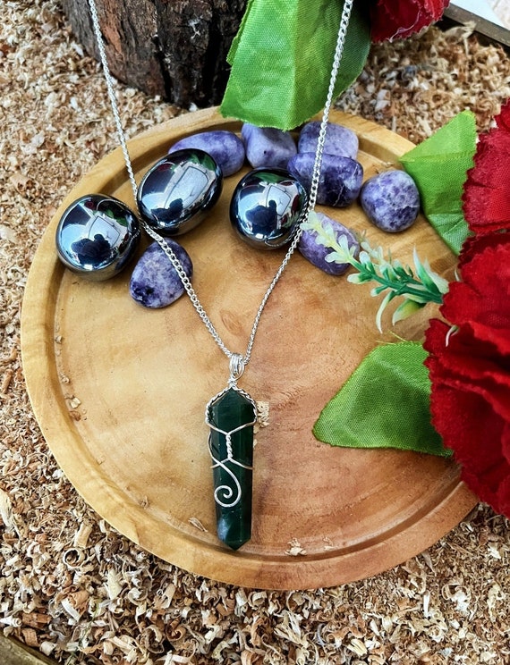Wire Wrapped Green Aventurine Pendant Necklace: Copper Crystal