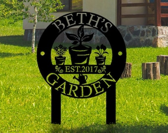 Personalized Metal Garden Sign with Stakes, Metal Yard Art, Garden Decorations, Custom Gardener Decor, Gift for Mom, Gardener Name Sign