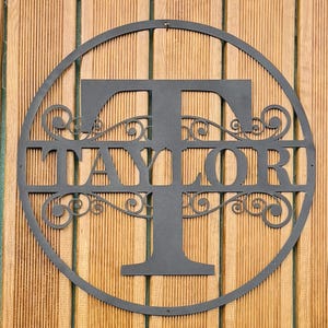 Personalized Metal Monogram Name Sign, Custom Family Name Sign, Monogram Art Decor, Front Door Metal Wreath Hanger,Round Last Name Sign Gift