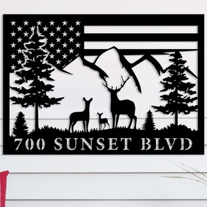 Cartello con nome e indirizzo personalizzato con bandiera USA, cartello con bandiera della foresta americana, cartello con indirizzo della foresta dei cervi, cartello per gli amanti della natura, indirizzo della cabina, regalo per casa in legno