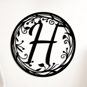 Sinal de monograma de metal personalizado, sinal de letra florida, presente personalizado, guirlanda de porta com iniciais de nome de família, sinal de monograma de aniversário, casamento