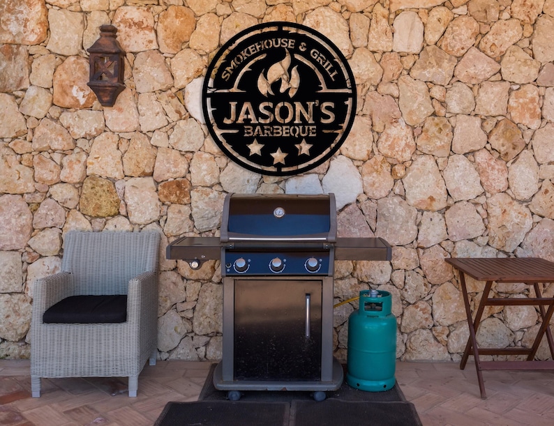 Cartello da parete per barbecue in metallo personalizzato, cartello per barbecue personalizzato, cartello per barbecue per esterni, cartello per barbecue di grandi dimensioni, regalo personalizzato, decorazione da parete per barbecue immagine 1
