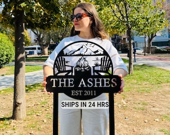 Plaque de feu de camp en métal personnalisée avec piquets, plaque de cabine personnalisée, décoration de camp, cadeau pour les amoureux de la vie en plein air, nom de camp, cadeau déco de ferme