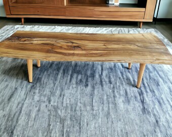 Nogal, Mesa de centro Live Edge, Mesa de madera maciza, Diseño único, Mesa auxiliar de madera, Muebles rústicos, Moderno único de mediados de siglo (WG-1109)