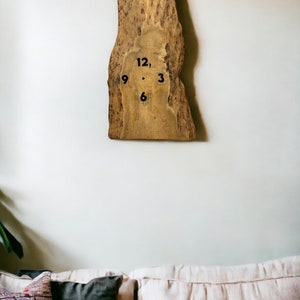 Reloj de pared de madera único, reloj de madera de nogal, inspo de decoración del hogar, kits de relojes de madera, idea de regalo, arte de pared, decoración del hogar de San Valentín, regalo hecho a mano WGC-007(62x34cm)