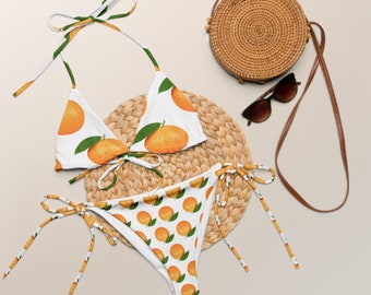 Costume intero o due pezzi, costume da bagno o bikini, uno stile di vita simbolo di bellezza, forza e libertà, varietà di design eleganti,