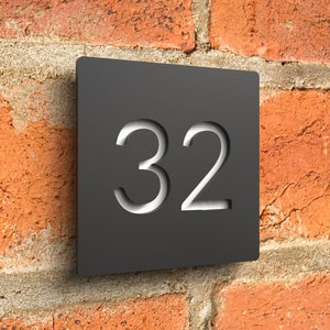 Signo de número de casa flotante moderno, números de casa de acrílico negro mate personalizados, placa de números de dirección de casa a medida Diseño hueco imagen 2