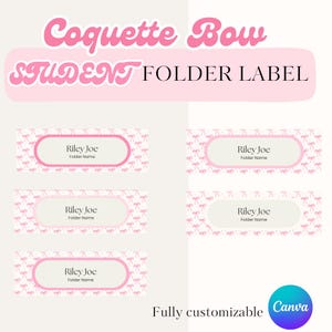Pode incluir: Etiquetas de pasta de estudante rosa e brancas com um padrão de laço. As etiquetas têm uma borda rosa claro e um espaço para um nome e nome da pasta. O texto "Coquette Bow STUDENT FOLDER LABEL" está no topo. O logotipo da Canva está no canto inferior direito.