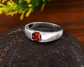 Anillo de granate de plata hecho a mano para hombre: alianza de compromiso