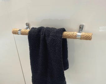 Handgefertigter Handtuchhalter aus Holz: Rustikales Bauernhaus Badezimmer Dekor