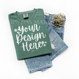 Hellgrün Comfort Colors 1717 Flat Lay Gefaltetes Tshirt Mockup, Hellgrünes Tshirt Mock, Einfaches Flat Lay Mockup für Social Media Gildan C1717