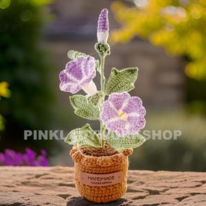Handgemaakte gehaakte Morning Glory-plant: paars woondecoratie