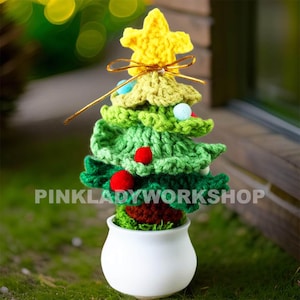 Handgemaakte gehaakte kerstboom: roze en groen kerstdecor
