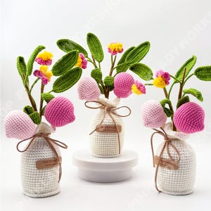 Vaso di fiori di pesco all'uncinetto / Decorazione di frutta fatta a mano / Pianta graziosa all'uncinetto / Decorazione per la casa amigurumi / Regalo in stile cottagecore / Decorazione da scrivania