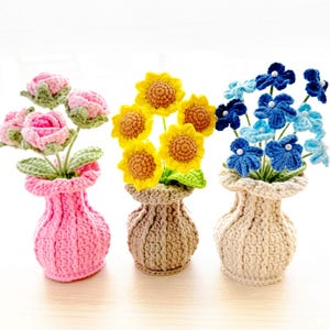 手作りかぎ針編みの花瓶 | ワスレナグサ | ひまわり | バラ | 青 黄 紫 ピンク | 花のホームデコレーション | バレンタインの卒業祝い