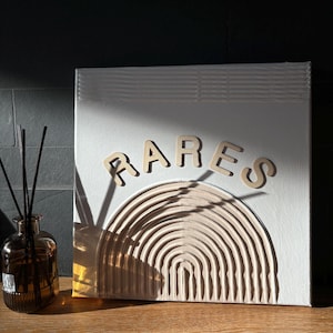 Cuadro infantil de 30 x 30 cm. Obra texturizada personalizable con el nombre del niño o niña. Decoración para el hogar, arte mural 3D. Arte táctil, aprendizaje de letras.