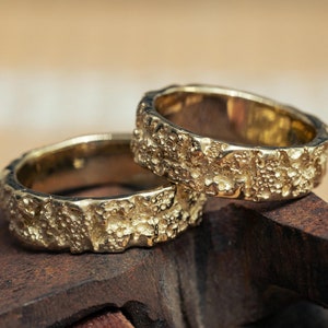 Juego de anillos de boda inspirados en la naturaleza para él y para ella