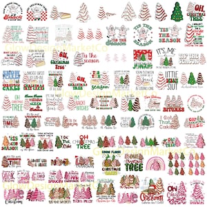 Könnte beinhalten: Eine Sammlung von 36 Weihnachtsbaum-Designs mit verschiedenen Sprüchen und Bildern. Die Designs beinhalten eine Vielzahl von Farben, darunter Rot, Grün, Weiß und Schwarz. Einige der Sprüche sind "Es ist die Jahreszeit", "Oh Weihnachtsbaum" und "Ich habe diesen Kuchen".
