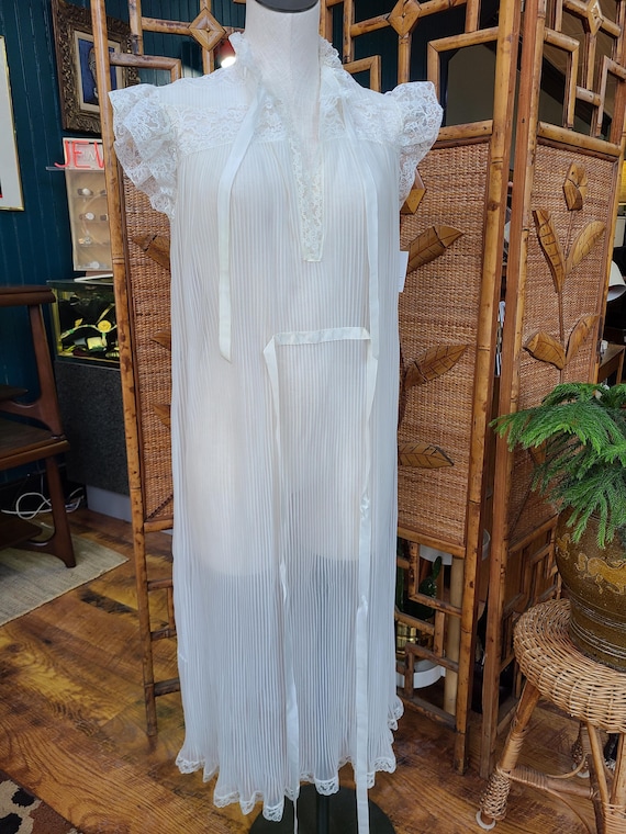 1930s Vintage Sheer White Nightgown - image 5