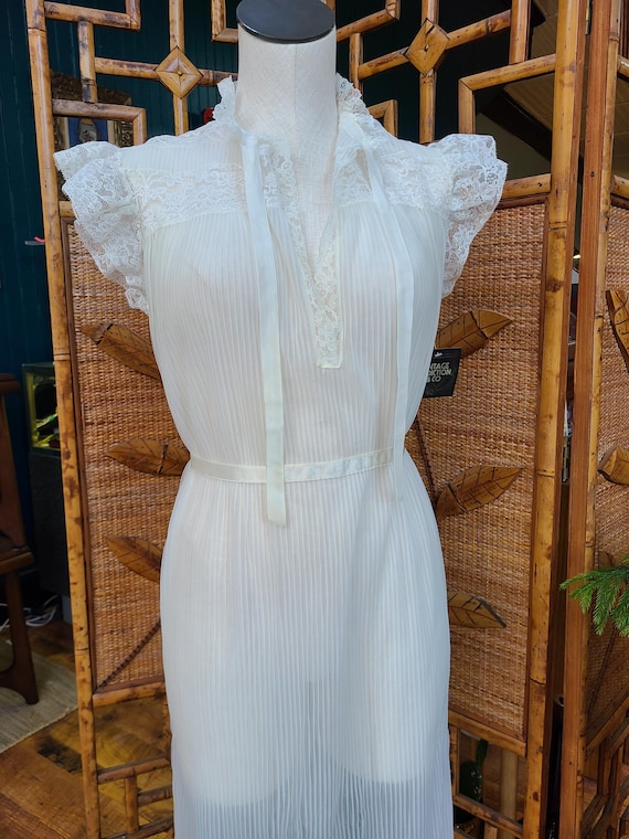 1930s Vintage Sheer White Nightgown - image 3