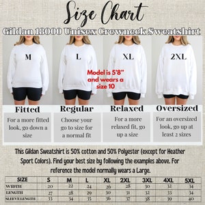 Puede incluir: Tabla de tallas para una sudadera unisex Gildan 18000. La tabla muestra ejemplos de tallas de la M a la 2XL, con una modelo que usa una talla 10. La tabla proporciona orientaci&oacute;n sobre los ajustes entallados, regulares, relajados y de gran tama&ntilde;o.