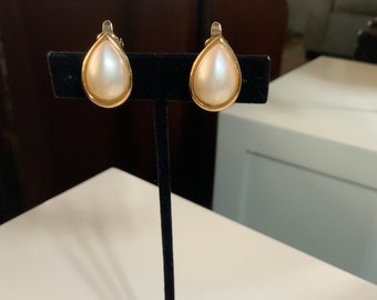 Trifari Faux Pearl Cabochon Gold Tone Statement Clip On Earrings Vintage