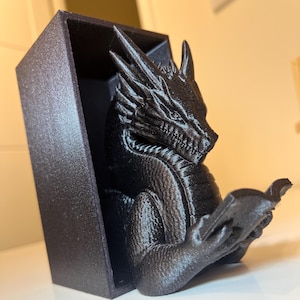 Drachen Buchecke - Handgefertigter Regaleinsatz für Bücherregale