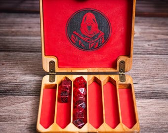 Rogue Themed Dice Vault With 11 Piece Dice Set