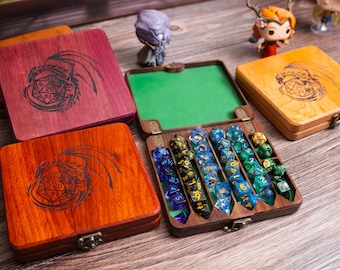 Gravação personalizada do cofre de dados de Fáfnir | Fabricado nos EUA • Caixa de dados • Bandeja de dados de madeira
