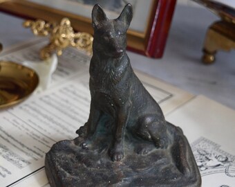 Vintage German Shepard Dog Bookend, Cast Iron Dog Figure, Sitting Dog Doorstop, Light Academia, Dark Academia, Office Decor, Antique Bookend