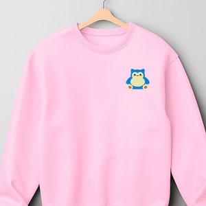 Sudadera bordada con estampado de Snorlax de Chibi grueso / Ajuste extragrande unisex / Tacto suave / Rosa y negro / Bordado en Reino Unido / Anime / Juegos