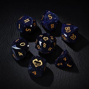 Galaxy Blue Sandstone tärningsset, vassa polyedriska DND-tärningar, handgjorda ädelstens-RPG-tärningar, fantasy-bordsspelspresent