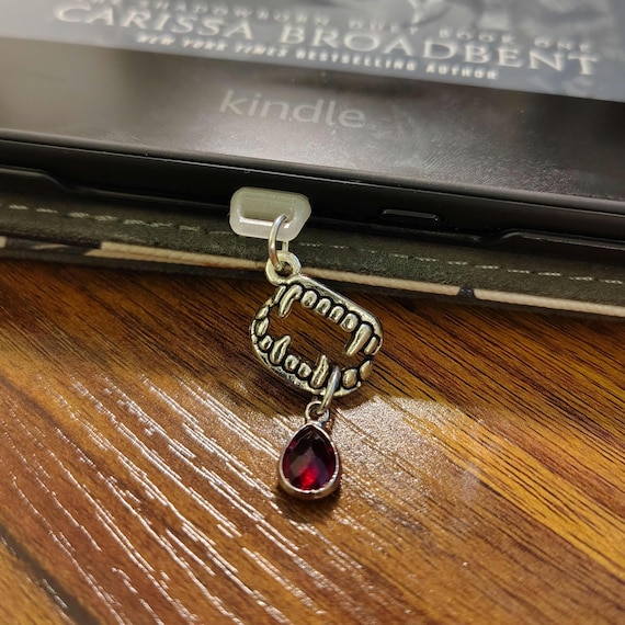 Vampire Dust Plug, Goth Kindle Charm, Cute USB Type C Accessory for E-Readers, Tablets, Phones