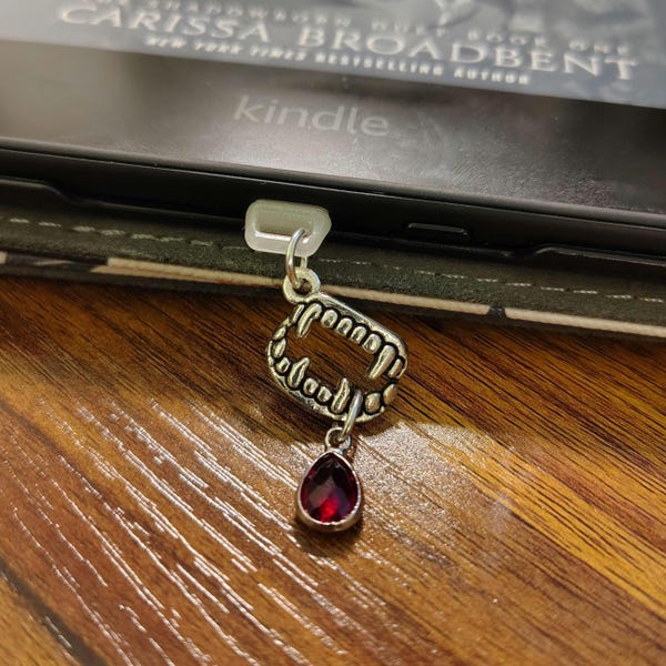 Vampire Dust Plug, Goth Kindle Charm, Cute USB Type C Accessory for E-Readers, Tablets, Phones
