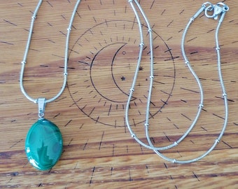 “Serenity and self-confidence” necklace in malachite