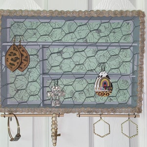 Chicken wire deals earring display