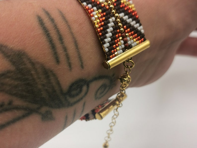 Bracelet ethnique tissé en perles Miyuki Delicas et pierres gemmes Accessoires pour femme. Manchette Miyuki Jaspe rouge. image 6