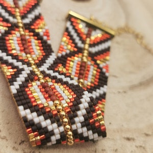 Bracelet ethnique tissé en perles Miyuki Delicas et pierres gemmes Accessoires pour femme. Manchette Miyuki Jaspe rouge. image 7