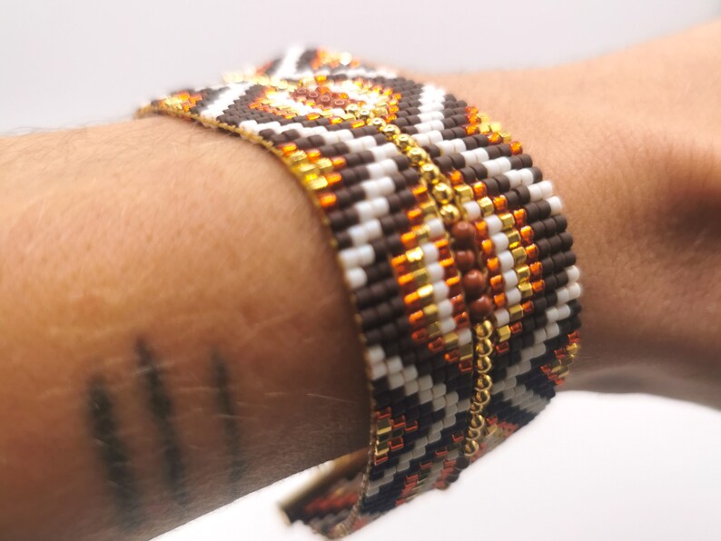 Bracelet ethnique tissé en perles Miyuki Delicas et pierres gemmes Accessoires pour femme. Manchette Miyuki Jaspe rouge. image 1