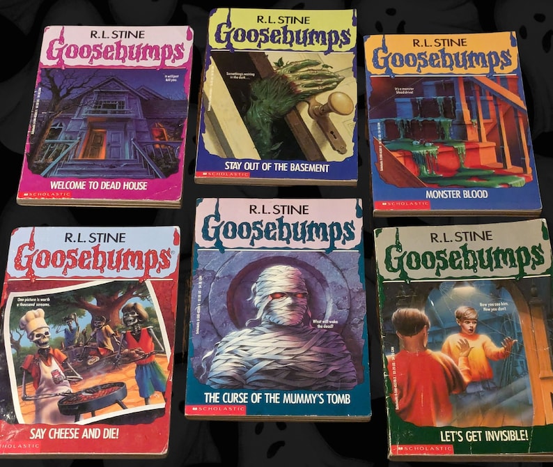 以下が含まれることがあります： R.L. Stineによる6冊のヴィンテージ「Goosebumps」の本のコレクション。表紙には、お化け屋敷、ミイラ、モンスターなど、不気味なシーンのイラストが描かれています。「Welcome to Dead House」や「Monster Blood」などのタイトルが含まれています。
